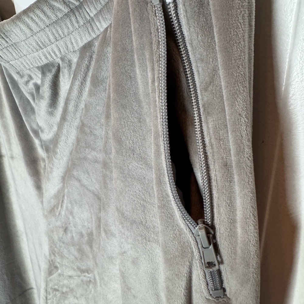 SKIMS Gray Velvet Pajama Set - Picture 5 of 8